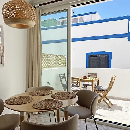 Casa Alice With Rooftop In By Junto Ao Mar