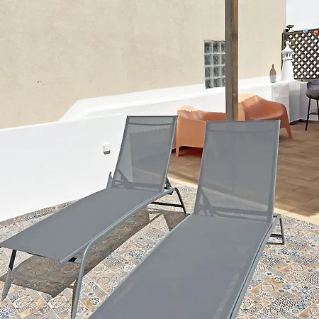 Semesterbostad Casa Alice With Rooftop In By Junto Ao Mar Olhão