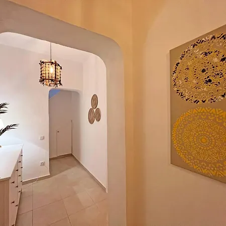 بيت للعطل Casa Alice With Rooftop In By Junto Ao Mar *