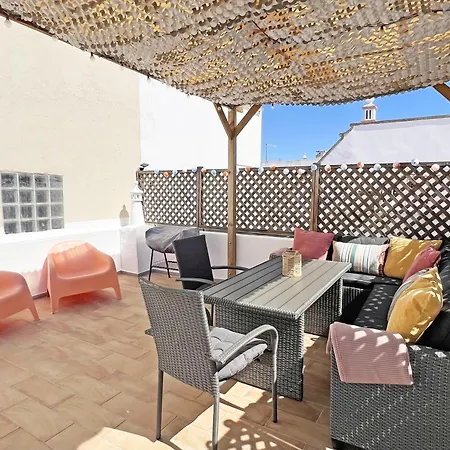 Casa Alice With Rooftop In By Junto Ao Mar بيت للعطل