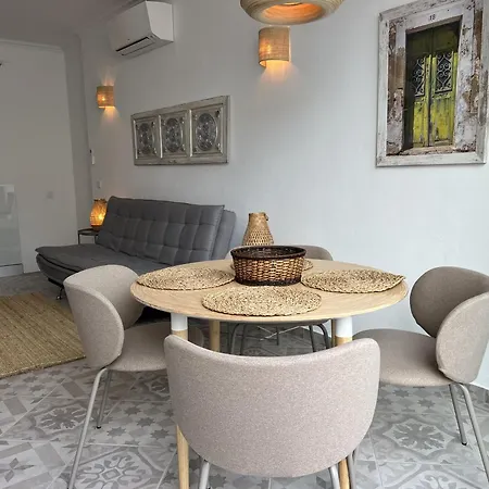 بيت للعطل Casa Alice With Rooftop In By Junto Ao Mar *